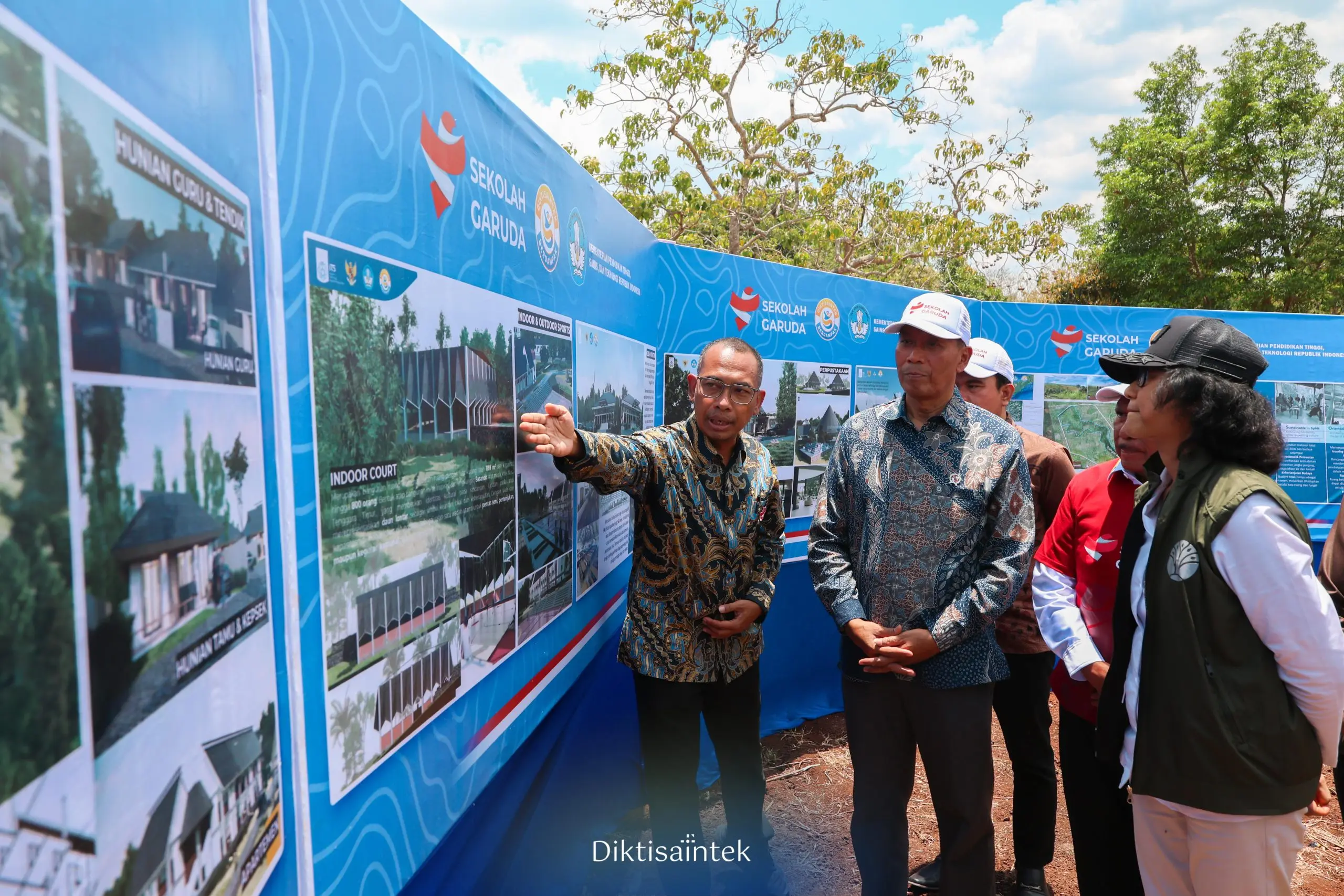 Kabar Gembira! Bupati TTS Resmi Serahkan Izin Operasional SMP Negeri Mella, Akses Pendidikan Makin Mudah